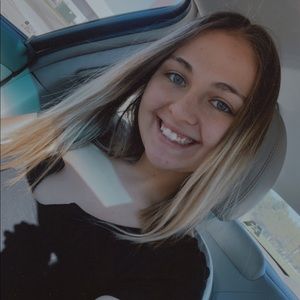 Meet your Posher, Hallie